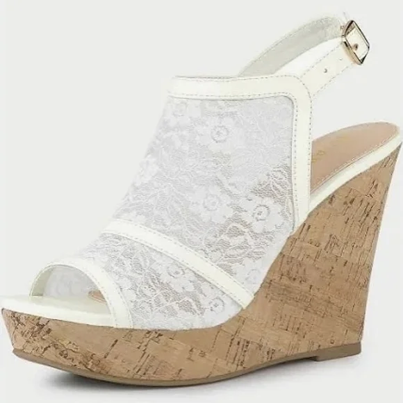🆕️Elegant White Lace Wedge Sandals - Picture 2 of 4